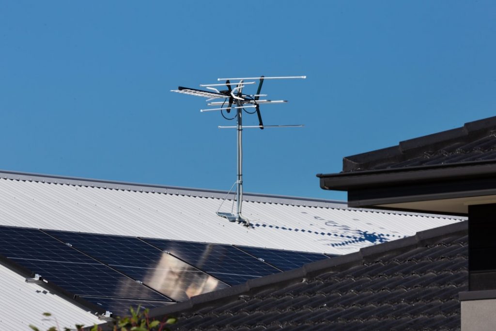 escroquerie autoconsommation solaire - Escroquerie Autoconsommation Photovoltaïque : Les 5 Arnaques les Plus Fréquentes en 20