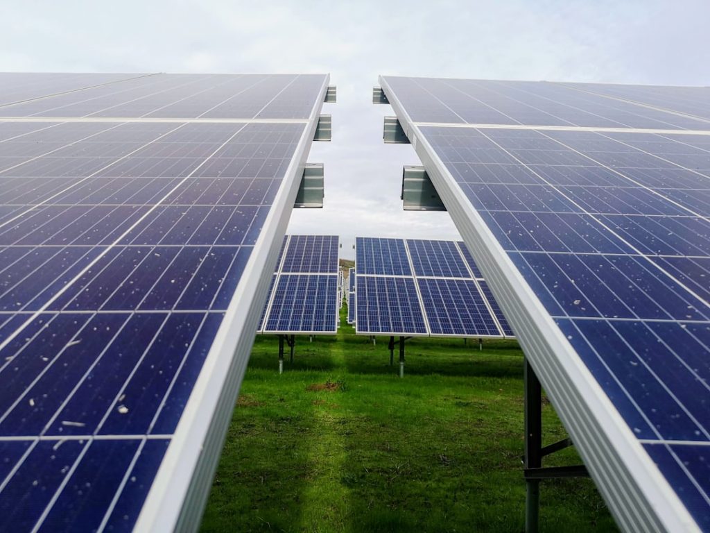 Photovoltaïque et Surendettement : Annuler sa Dette